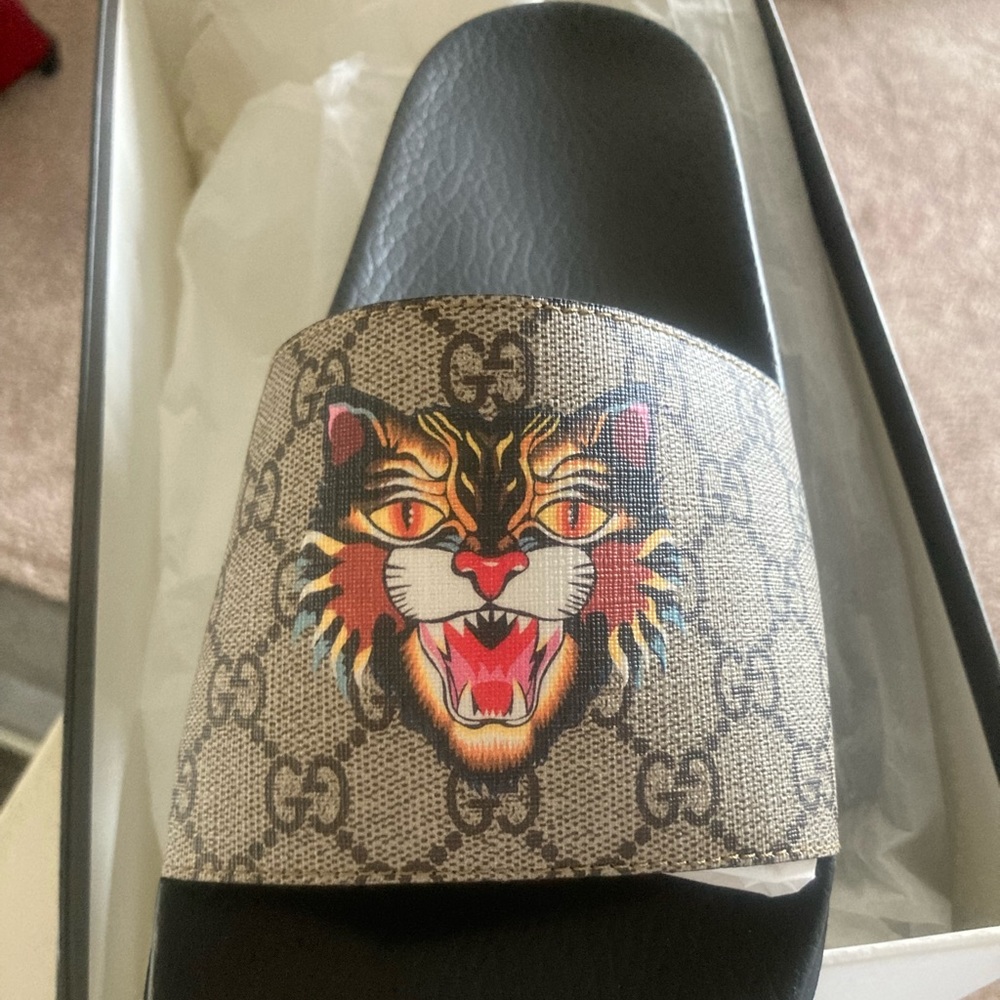 Gucci (Tiger) slides never worn